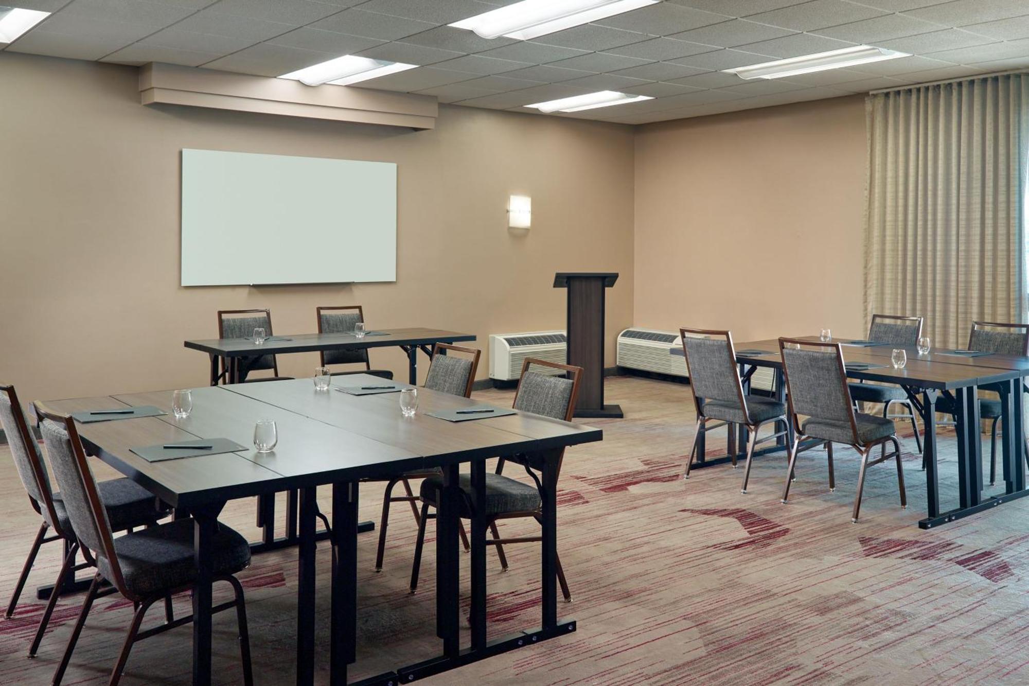 Courtyard By Marriott Atlanta Executive Park/Emory Druid Hills Exterior foto