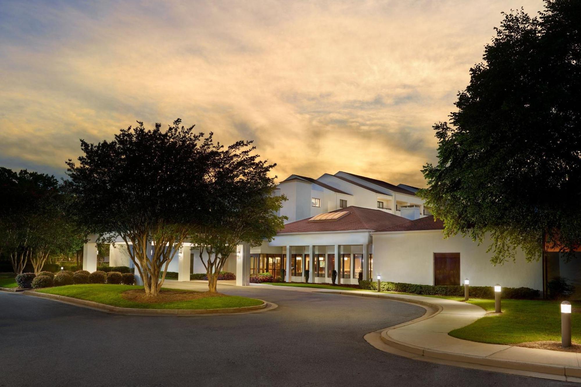 Courtyard By Marriott Atlanta Executive Park/Emory Druid Hills Exterior foto